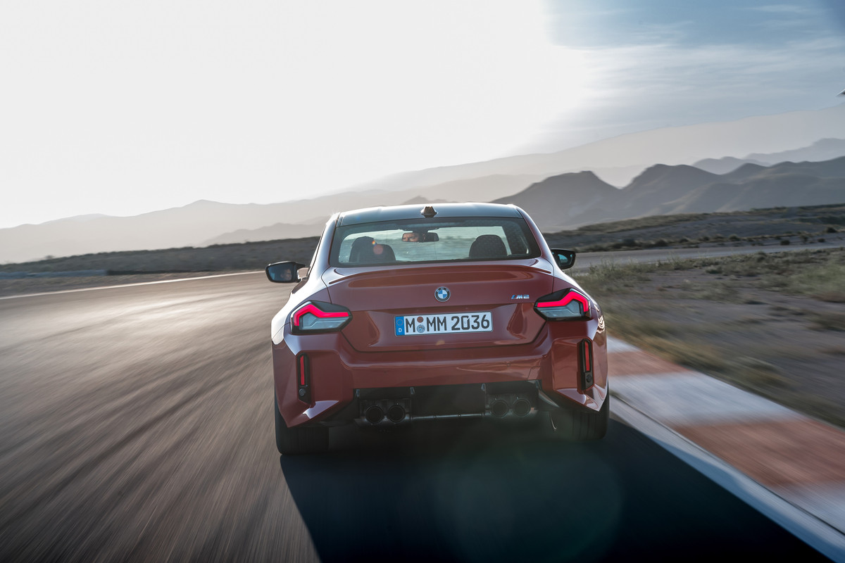 P90482726_highRes_the-all-new-bmw-m2-r
