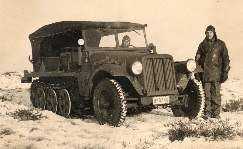 Foto Sd.Kfz.10 (Demag D7) Halbkettenfahrzeug WW2