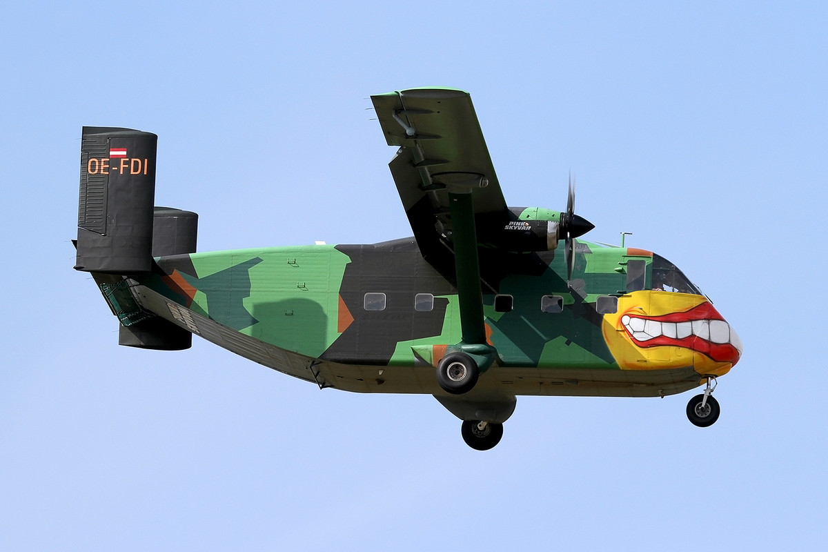 097_SC-7-3M-400_OE-FDI_Pink Aviation Services [Ghana AF_G-454]