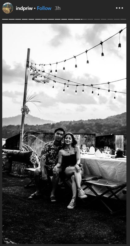 Nikita Willy dan Indra Priawan duduk berdampingan setelah makan