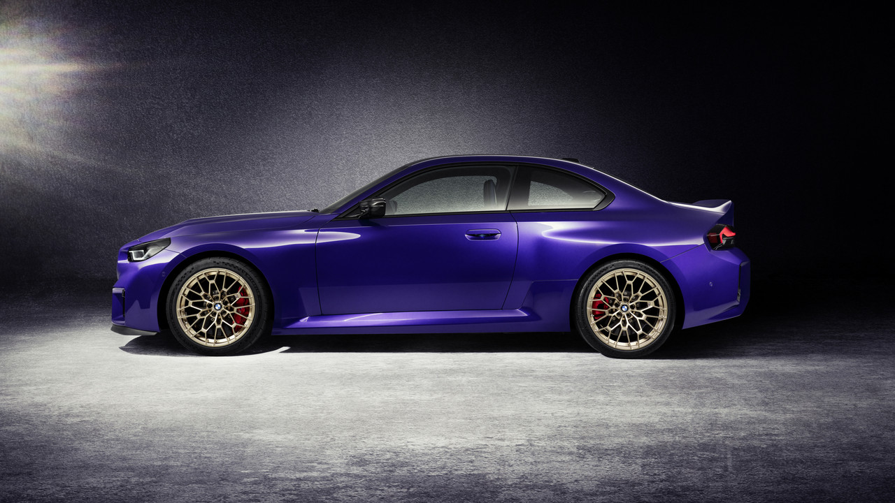 P90600924_highRes_the-new-bmw-m2-cs