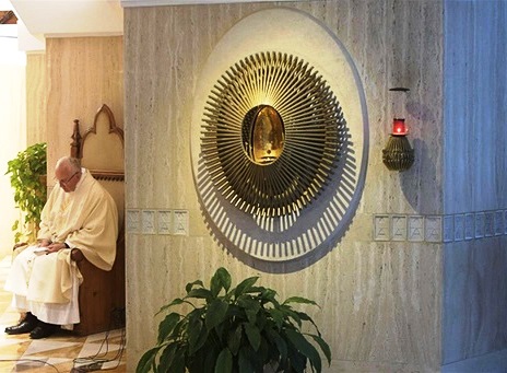 Papa Francesco: sa congedarsi il pastore che non si crede il centro della storia dans Commenti al Vangelo Papa-Francesco-e-Ges