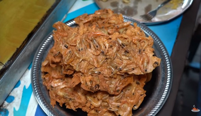 Peyek udang favorit Jokowi di Warteg Barokah Hj Djunah.