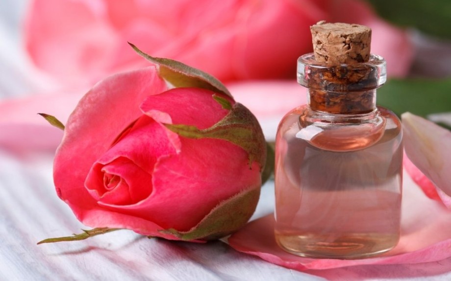 Rosa, le creme e i sieri viso idratanti e rivitalizzanti