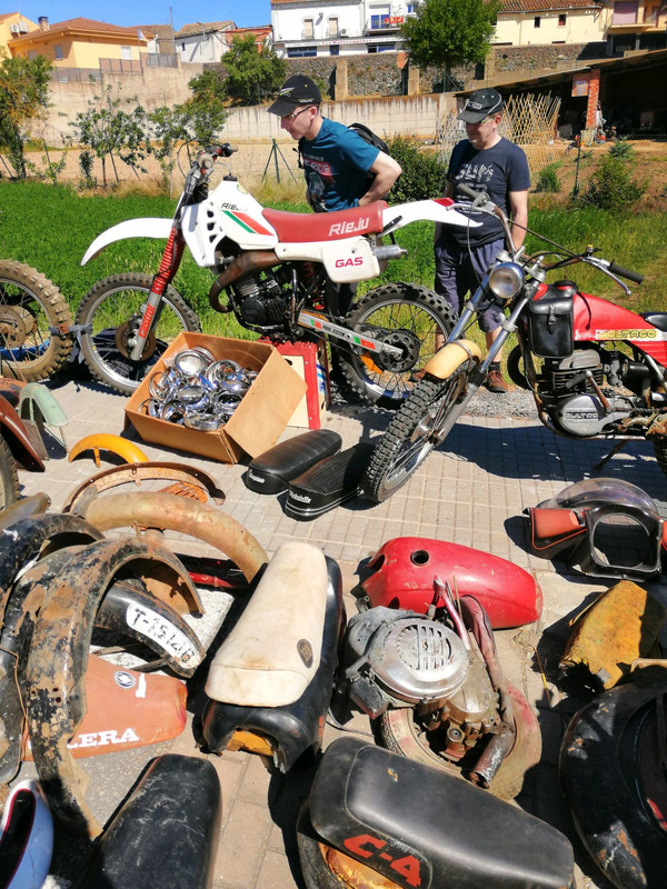 Feria de vehiculos clasicos de Sils (Gerona) Thumbnail-IMG-20190601-103215-resized-20190601-061347616