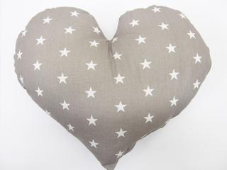 andrzej-00-White-Stars-on-Grey-and-Grey-Stars-on-White-pillow-he