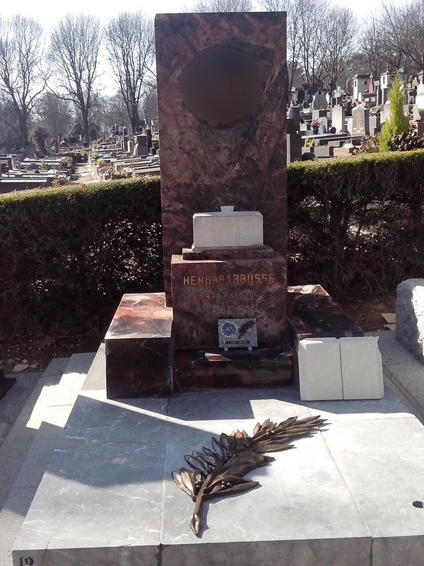 Père-Lachaise_-_Division_97_-_Barbusse_01