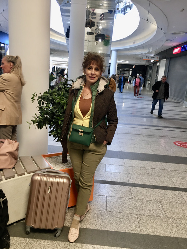 24606652-F5F4-4CC6-A456-E23DAF330214