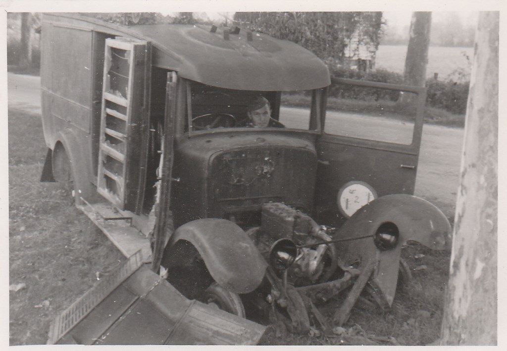 WWII Wehrmacht Soldat im zerstörten LKW Auto Ken