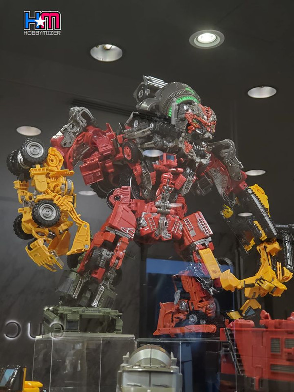 Studio-Series-Devastator-02