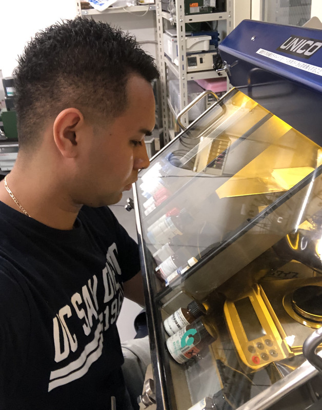 Operating the Glove Box (2019)