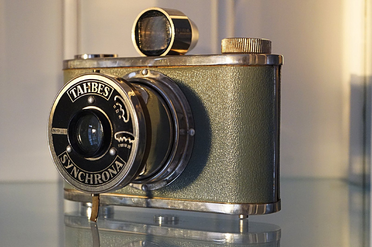 goldvintagecamera.jpg