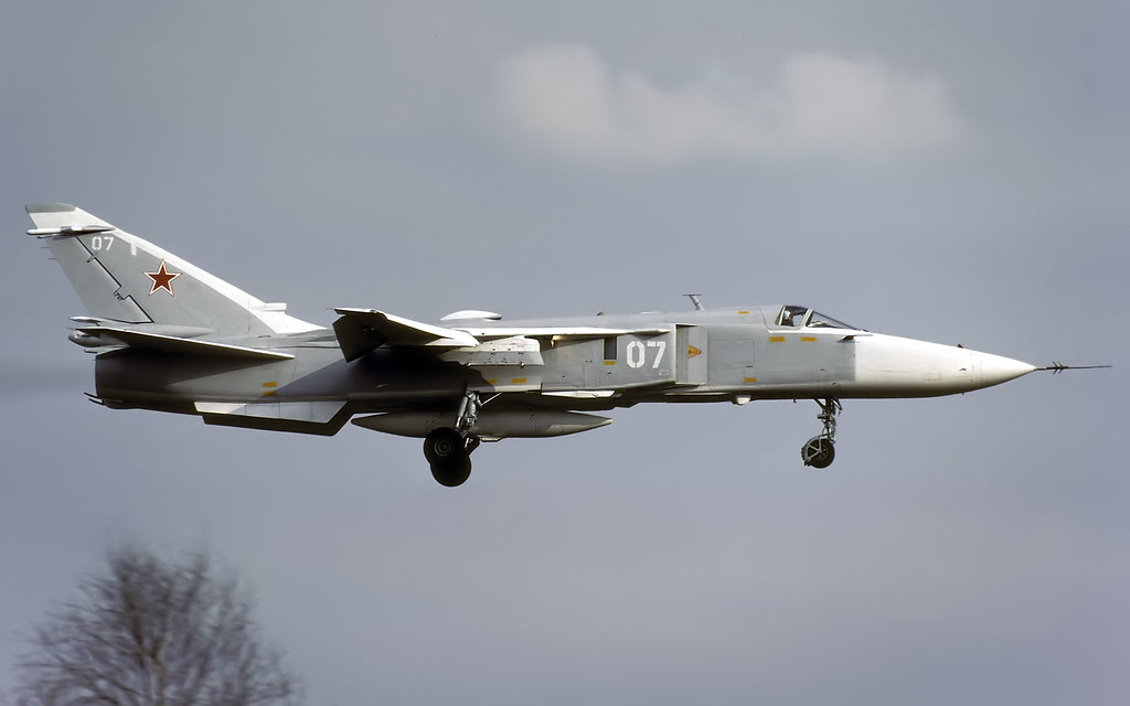 11 ORAP Su-24MR 07 White_0515327 (4)