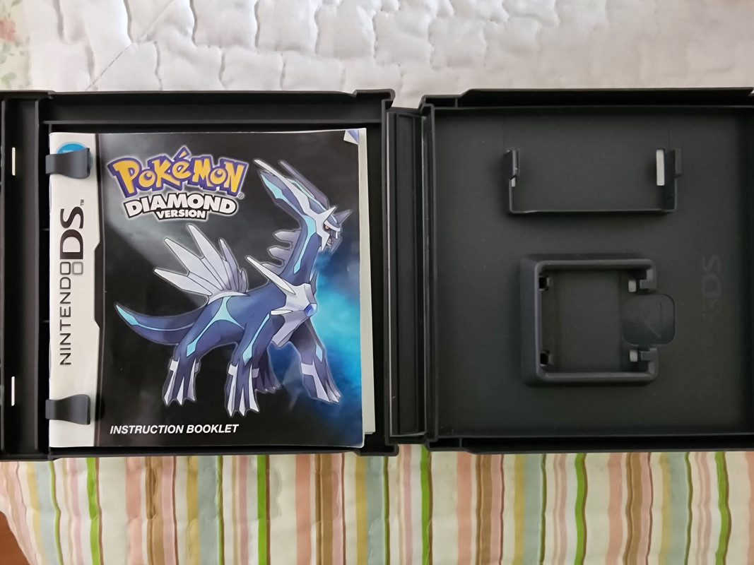 DS - Pokemon Diamon inside