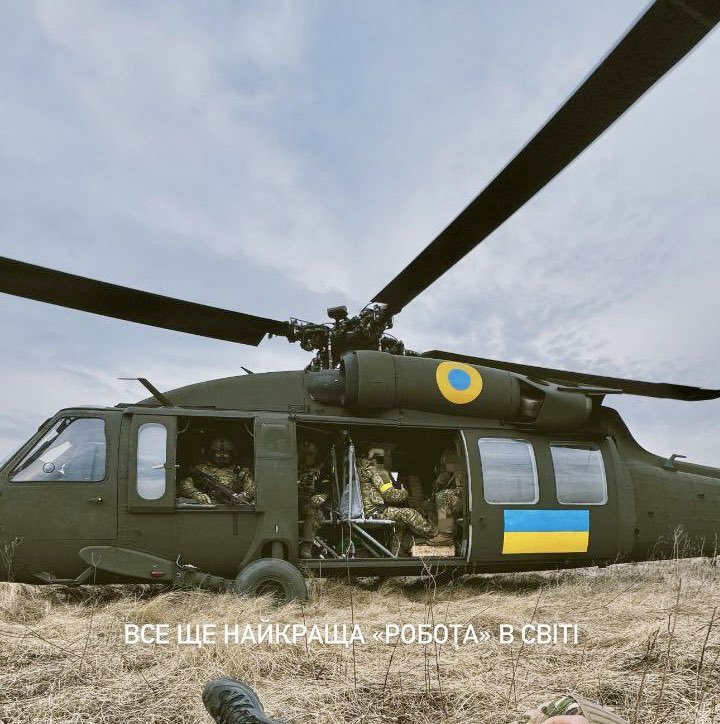 Envois de materiels militaires en Ukraine - Page 21 Le-nouvel-UH-60-Black-Hawk-ukrainien-en-service-chez-GUR-Aviation