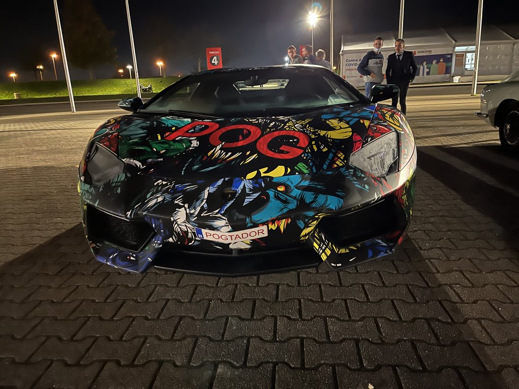 [Image: Lamborghini_Pogtador_3.jpg]