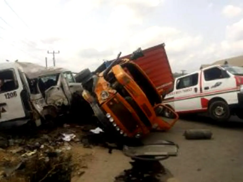 Young Guy died in Anambra as multiple accident occurred Young Guy died in Anambra as multiple accident occurred