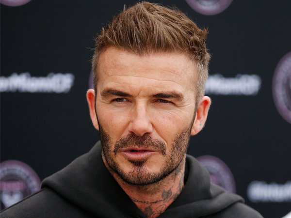 david-beckham-bocorkan-jersey-ketiga-manchester-united.jpg