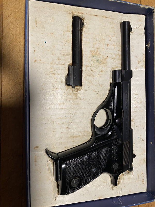 27863982-E685-4EB8-9B15-1EE4360E1DCB