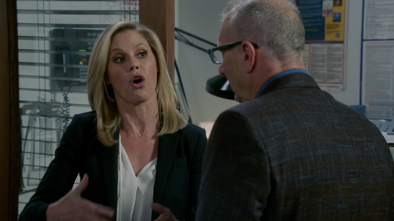 Modern.Family.S09E10.1080p.AMZN.WEB-DL.x265.10bit.AAC.5.1-Qman[U