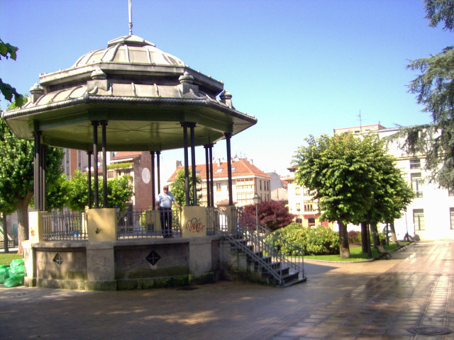 Kiosko del Parque de la Pola2