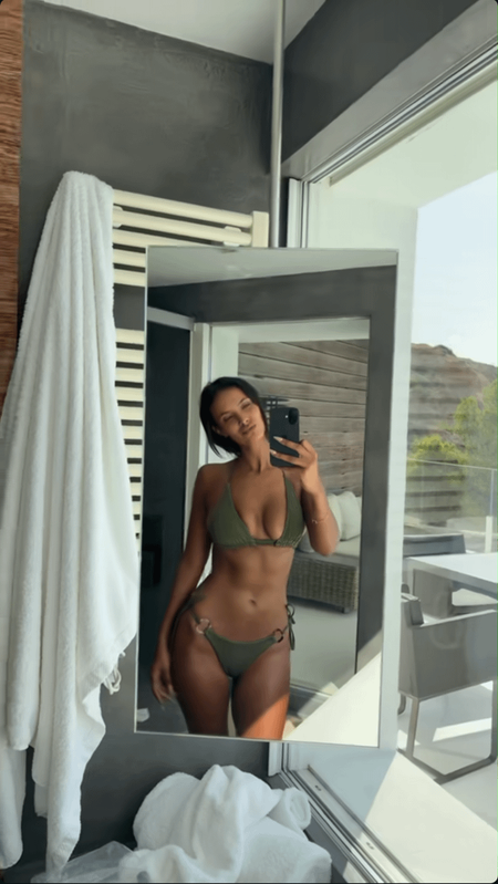 [Εικόνα: maya-jama-instagram-story-v0-ej8aqjzod1df1.png]