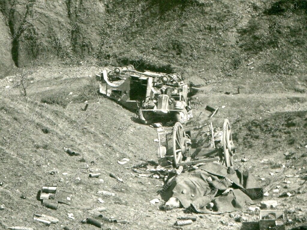 Pz.Jg.Abt.173, Blick auf zerstörte LKW, Vormarsc