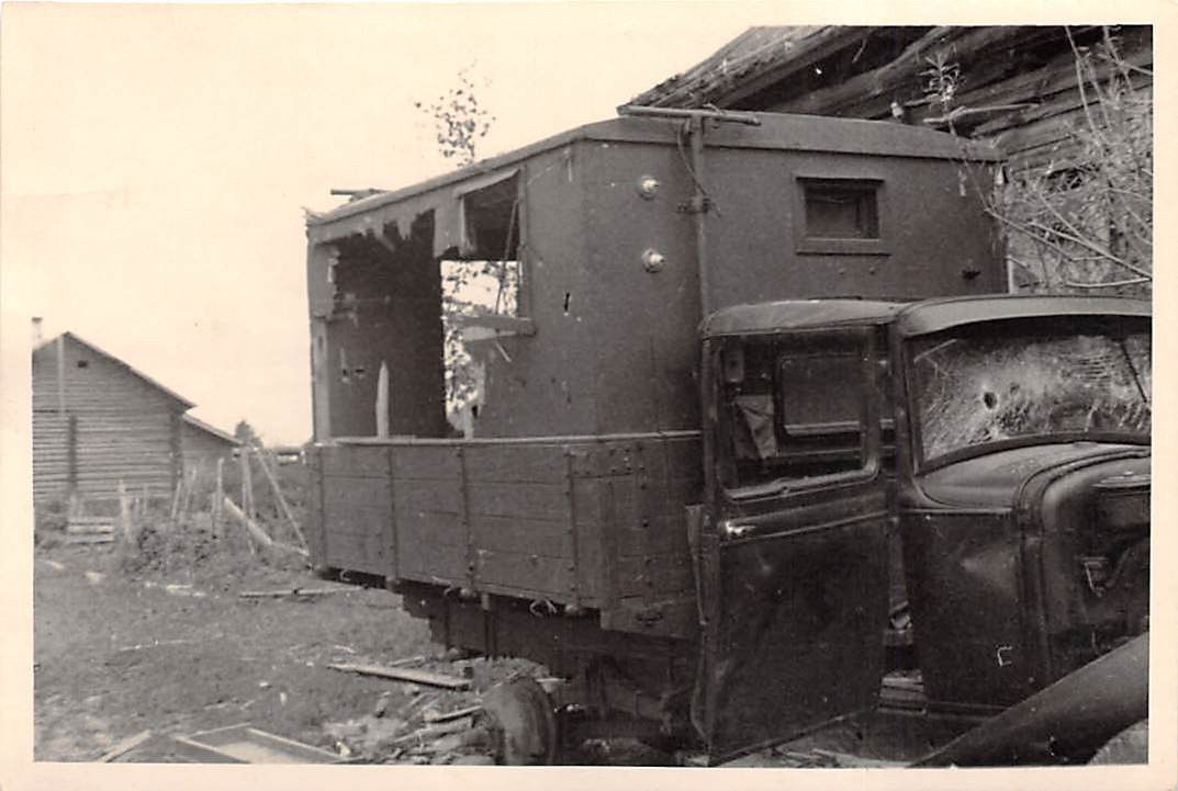 Luftangriff zerstörter LKW Ford bei Minsk Ostfro