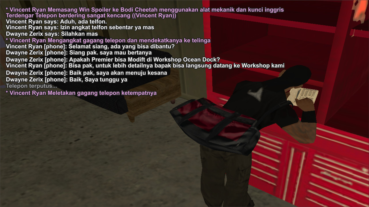 Mengangkat-Telepon-dari-Customer.jpg