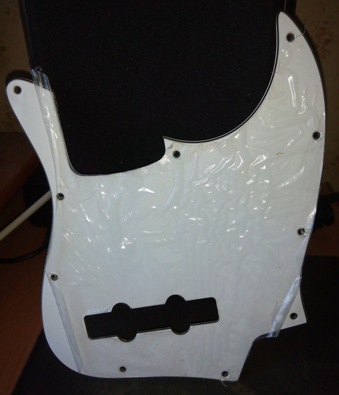 1.Pickguard Jazz Bass