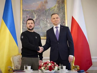 https://i.postimg.cc/RhtPhBn5/scale-1200.webp