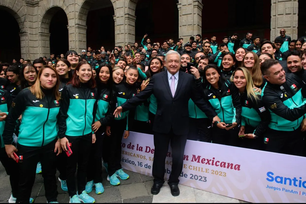 AMLO felicita a deportistas tras lograr récord de oro en Juegos Panamericanos de Chile