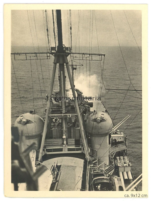 Orig Foto schwere Kreuzer Prinz Eugen Schiff ca 1940 Flakscheinwerfer (1)