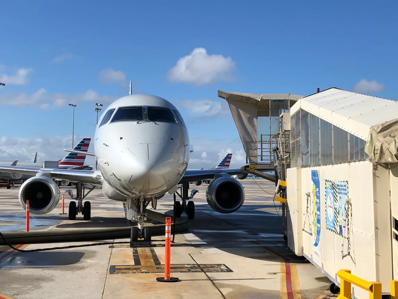 Aircraft like the Embraer 175 offer a high ratio of First Class to Economy seating