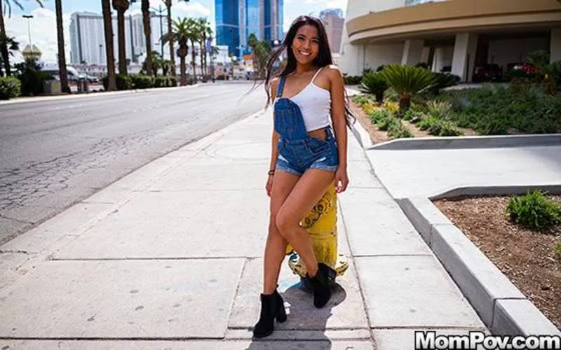 Sexy petite Filipina new to porn