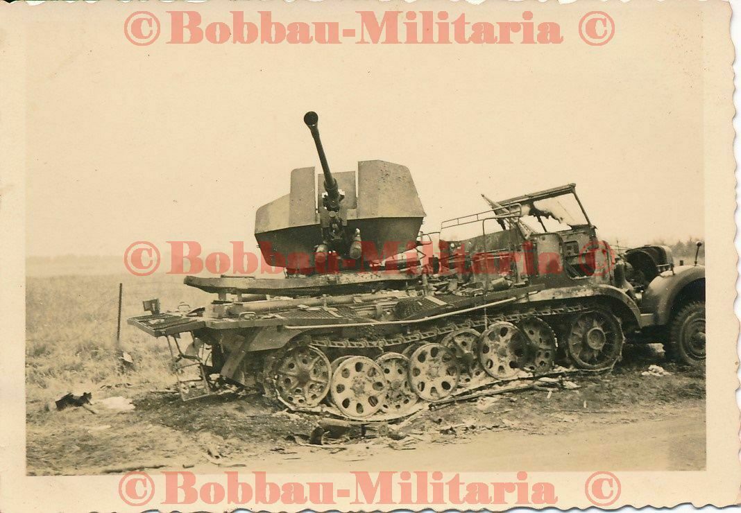 Frankreich SdKfz Halbkette mit 3,7cm Flak combat Aufklärungs-Abt