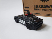 Transformers-Generation-Selects-Decepticon-Barricade-Earthrise-form-05