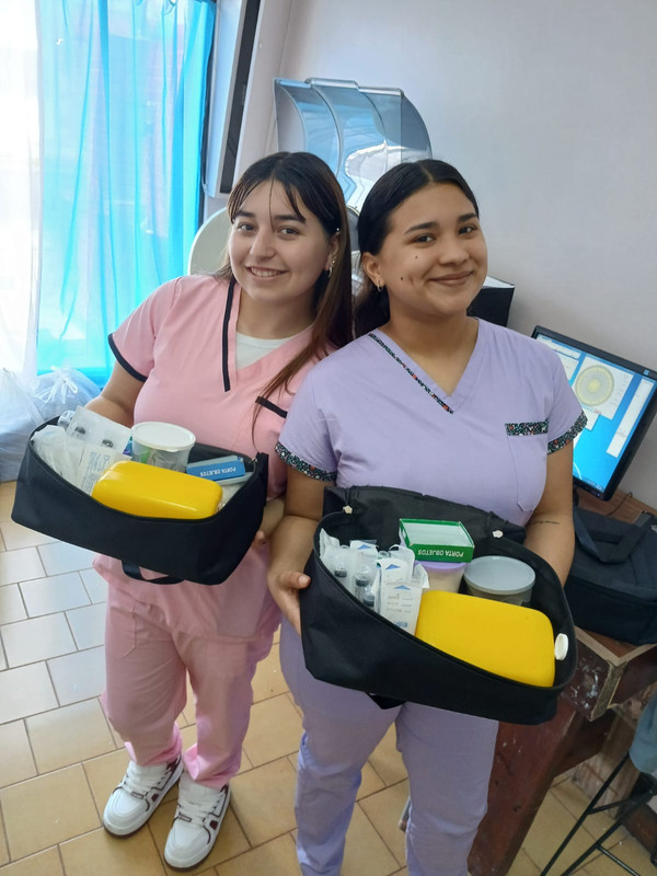 Alumnas con el kit 01