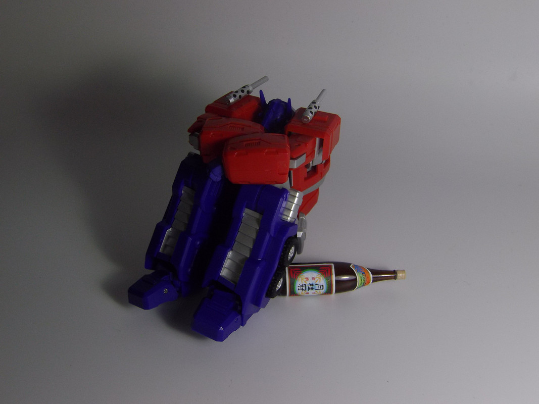 Revoltech-Amazing-Yamaguchi-Optimus-Prime-07