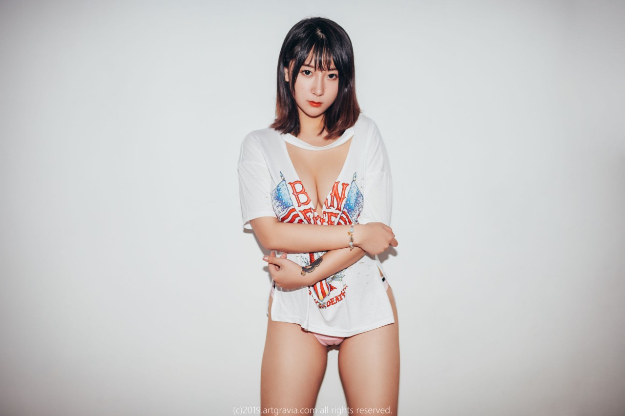 猫九酱sakura《夏日风吊带背心美女》写真，清新与活力的COS妹子插图1