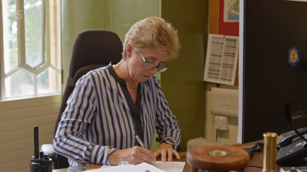 [Image: 6h6demko0by1.png]