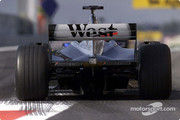 Temporada 2001 de Fórmula 1 - Pagina 2 F1-spanish-gp-2001-mika-hakkinen-at-the-pit-exit