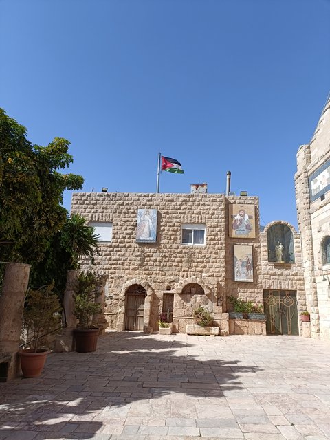 https://i.postimg.cc/SK0Q27fj/Madaba-31.jpg