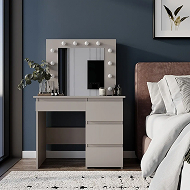 Столик для макіяжу