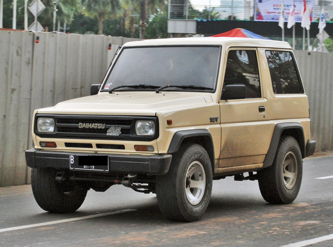 Daihatsu_Taft_(front),_Jakarta