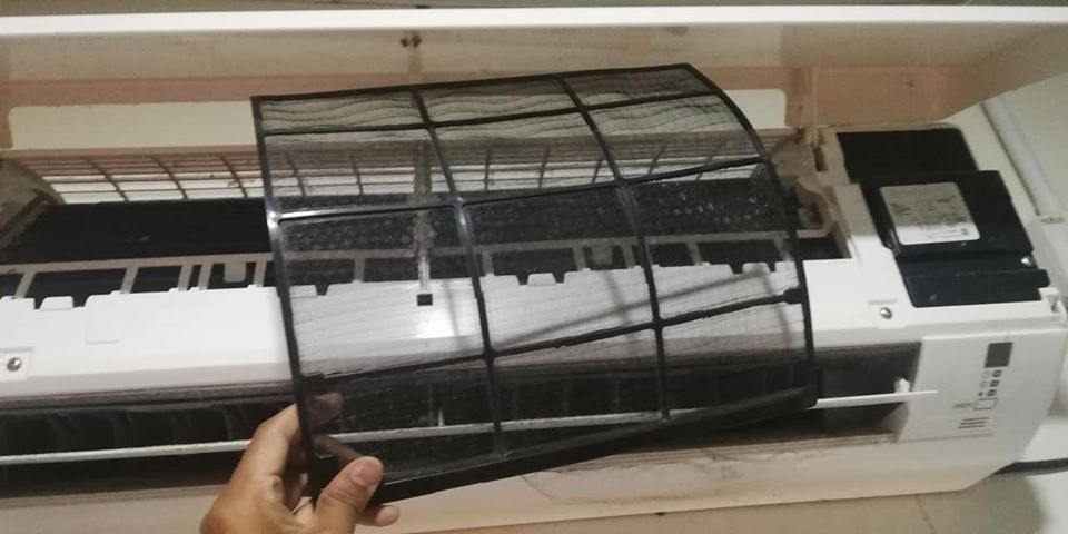 Kalau Aircond Rumah Dah Kurang Sejuk, Tanda Filter Penuh 