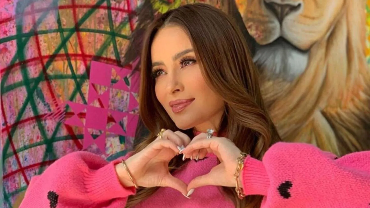 Presumen Baby Shower de Cynthia Rodríguez con guapas sus amigas