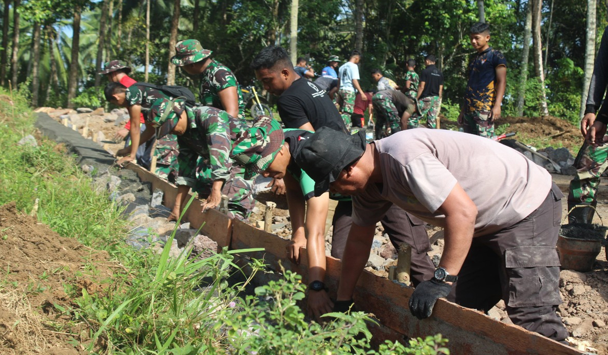 Sinergi TNI-Polri dan Masyarakat Wujud Gotong Royong