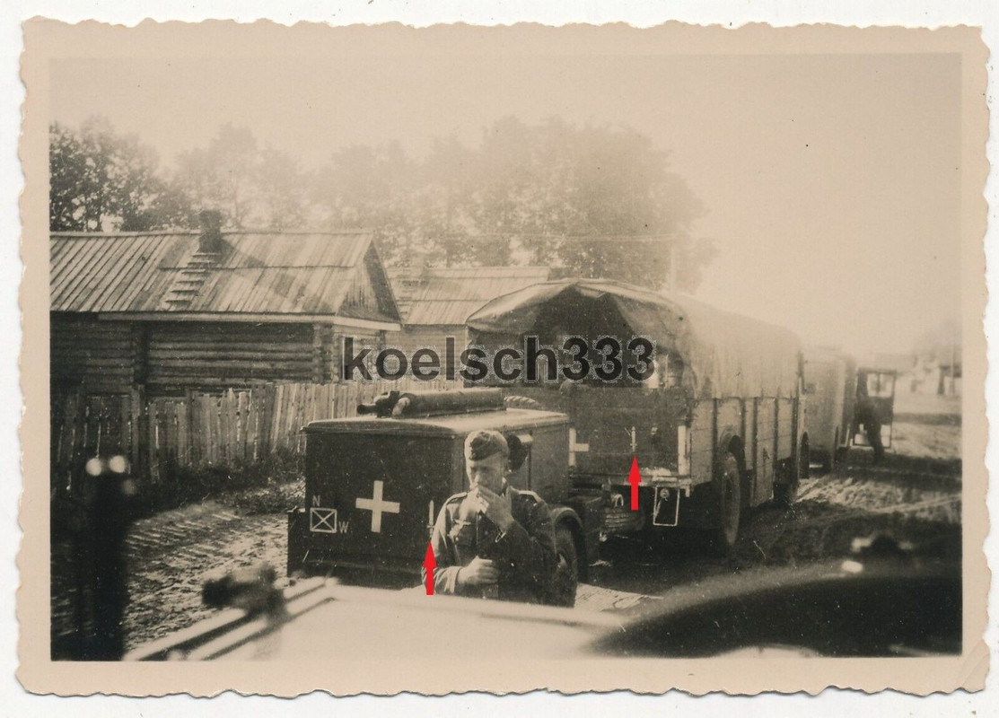 Foto LKW und Sonderanhänger der Wehrmacht mit Kennung 131. Inf. Div. im Osten