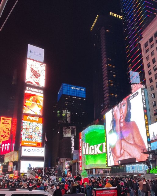 Nueva York y Cataratas del Niágara 2023 - Blogs de America Norte - Rockefeller, Top of the Rock, desfile y sorpresa en Times Square (41)